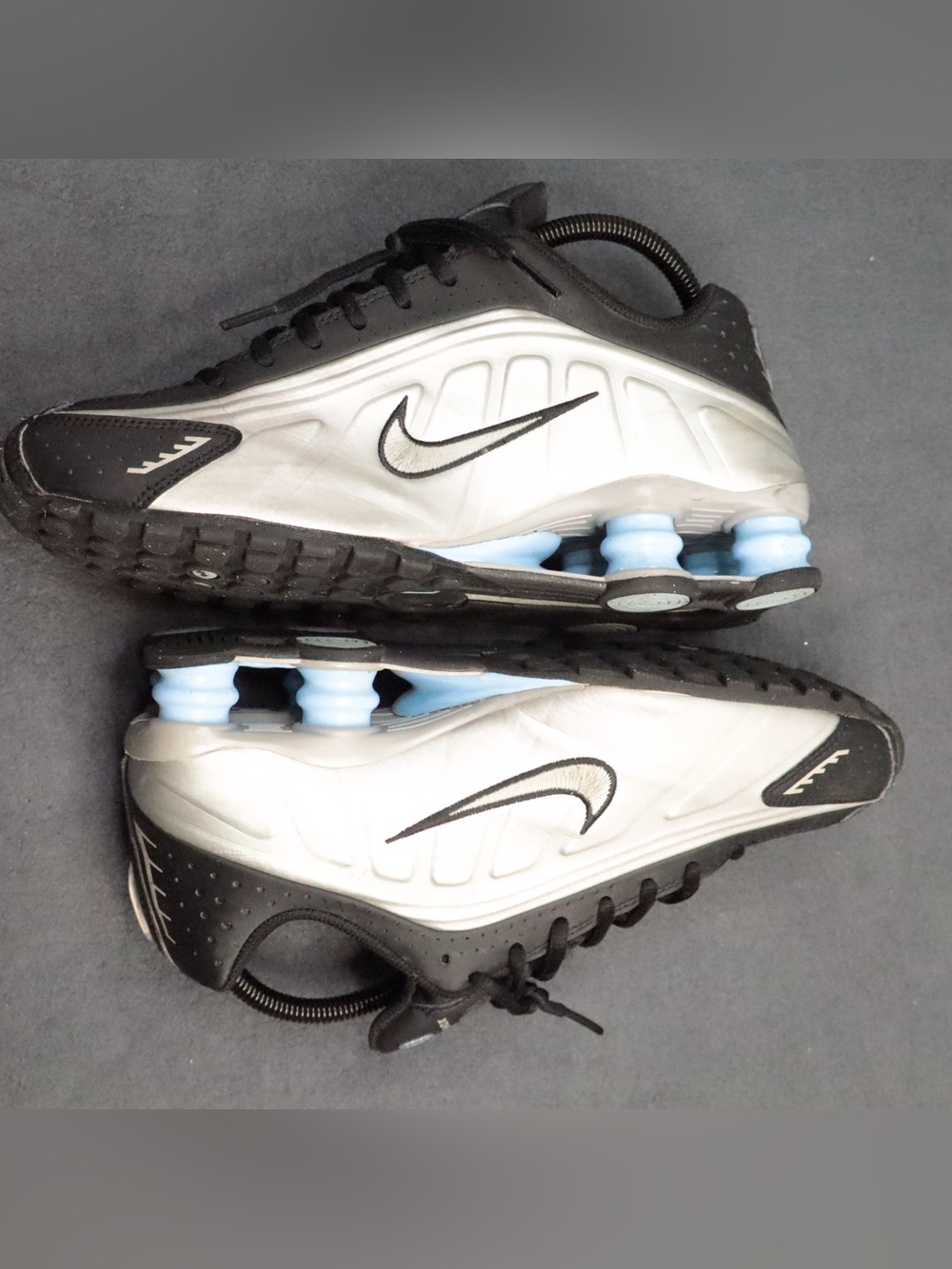 Nike Shox R4 Youth Size 7Y Womens 8.5 Metallic Silver Black Blue CW2626-004 - Picture 12 of 15